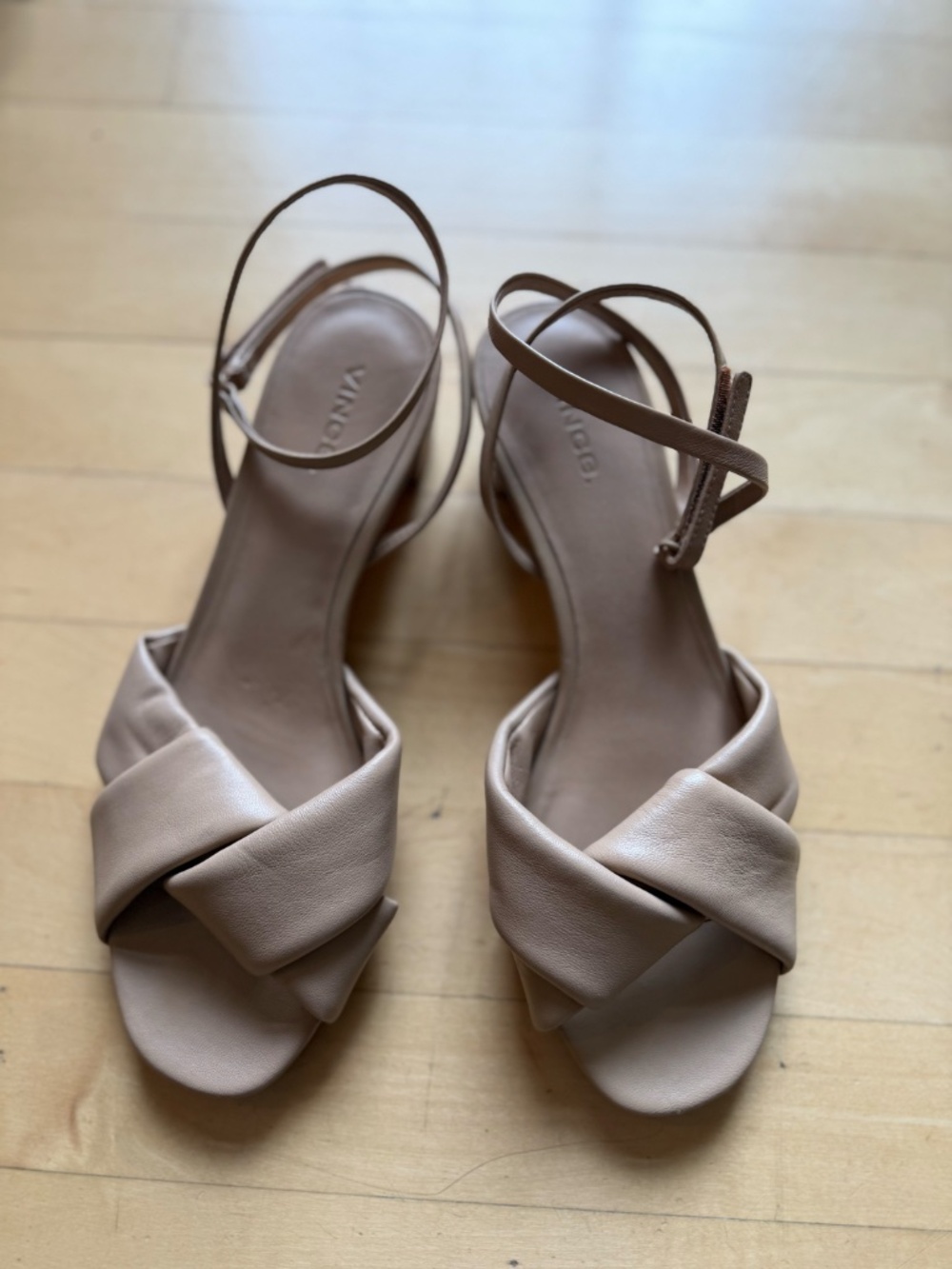 VINCE. tan twisted puffy front with a skinny velcro ankle strap,8.5 CB2701 - Picture 2 of 6